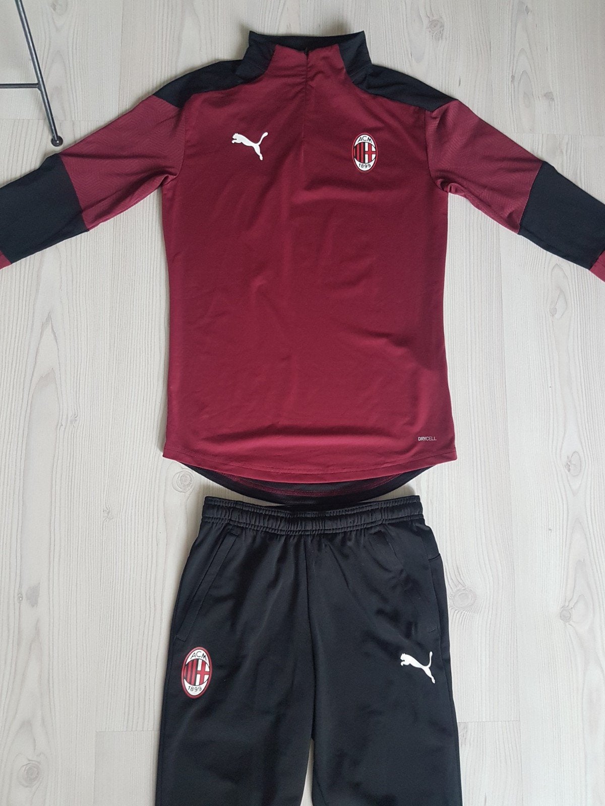 AC Milan heren trainingspak in size xs, Maat XS of kleiner, Ophalen of Verzenden, Zo goed als nieuw, Trainingspak