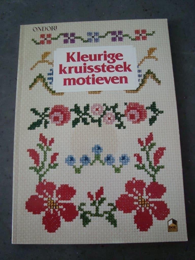 Kleurige kruissteek motieven boek, Ophalen of Verzenden, Zo goed als nieuw, Patroon