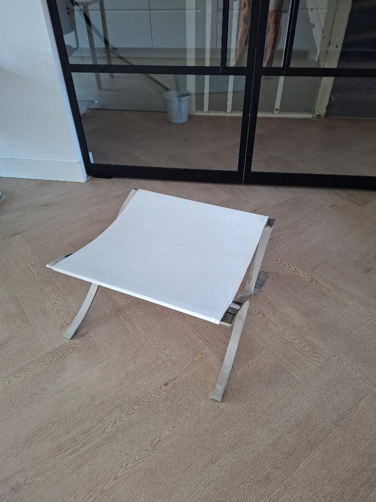 Design voetenbankje / poef - Wit met chroom, Ophalen, Modern design, Gebruikt, Minder dan 75 cm