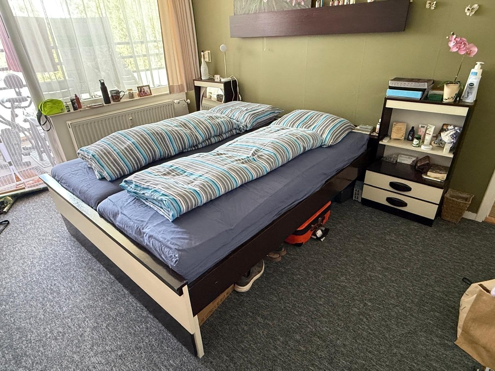 Retro Bed met Nachtkastjes en Wandplank, Ophalen