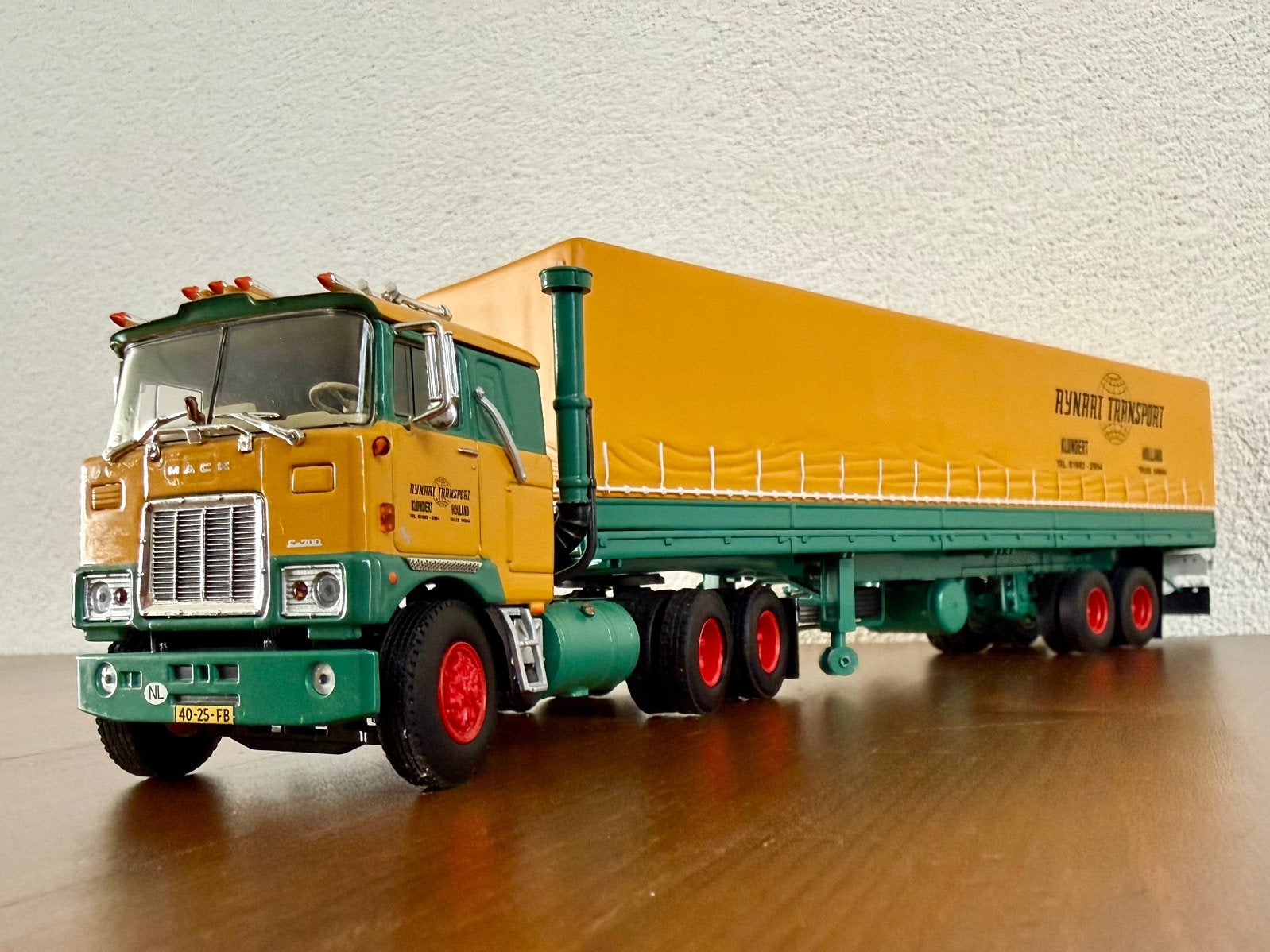 WSI Rynart Trading, Mack F700+ Classic Curtain side Trailer, Ophalen of Verzenden, Zo goed als nieuw, Bus of Vrachtwagen, Wsi