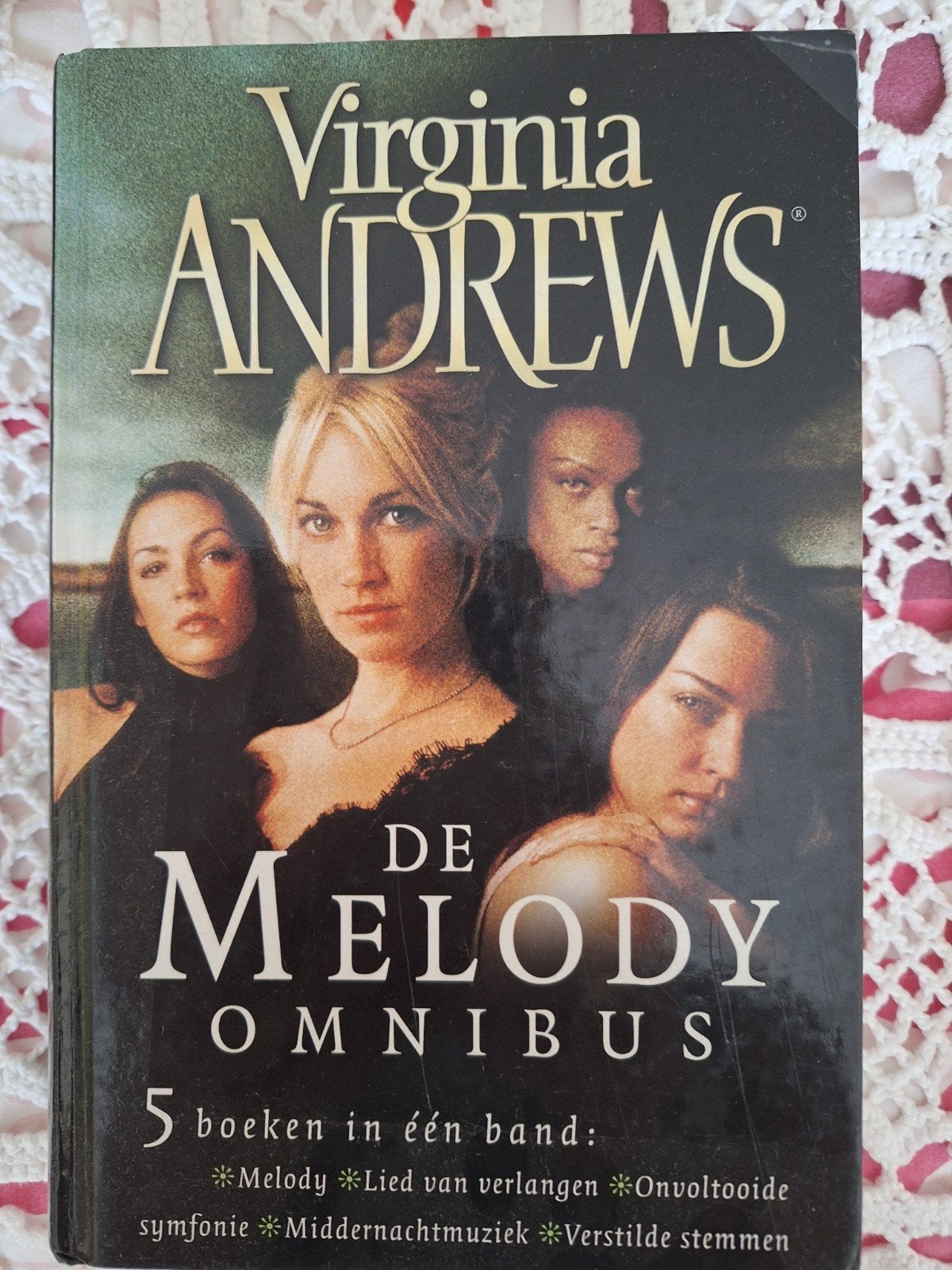 Virginia Andrews - De Melody omnibus, Ophalen of Verzenden, Zo goed als nieuw, Virginia Andrews