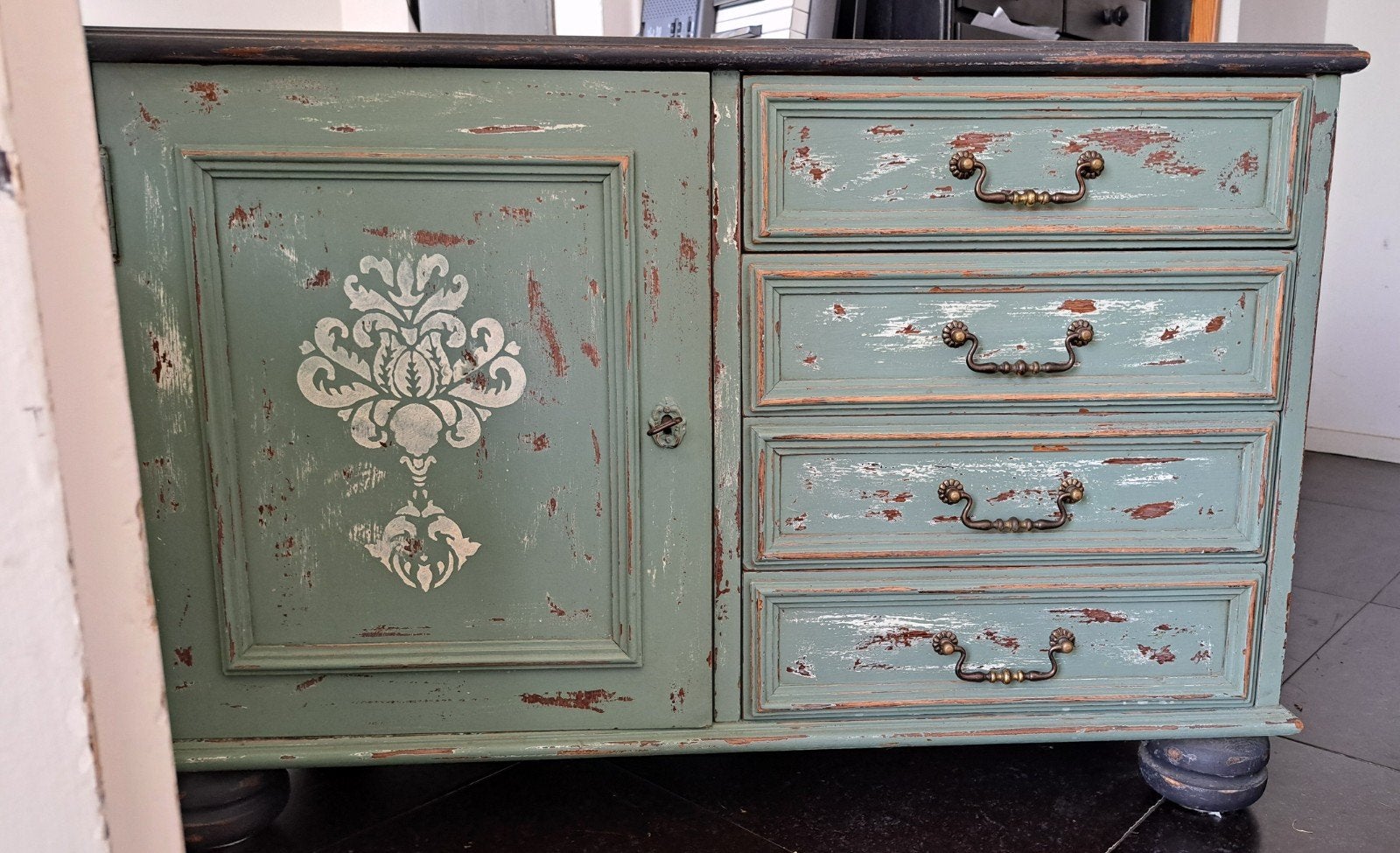 Unieke gepimpte dressoirkast met vintage uitstraling, Huis en Inrichting, Kasten | Dressoirs, Ophalen, Gebruikt, 100 tot 150 cm
