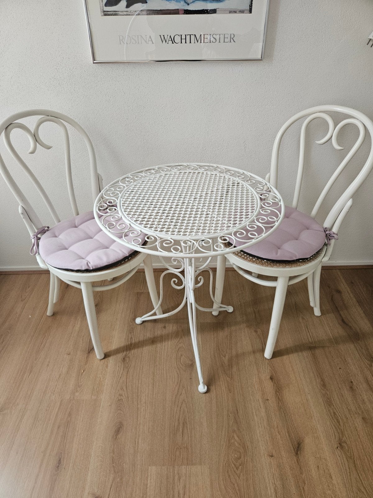 Romantisch smeedijzeren tafeltje met stoeltjes, Tuin en Terras, 2 zitplaatsen, Overige materialen, Bijzettafel, Ophalen of Verzenden