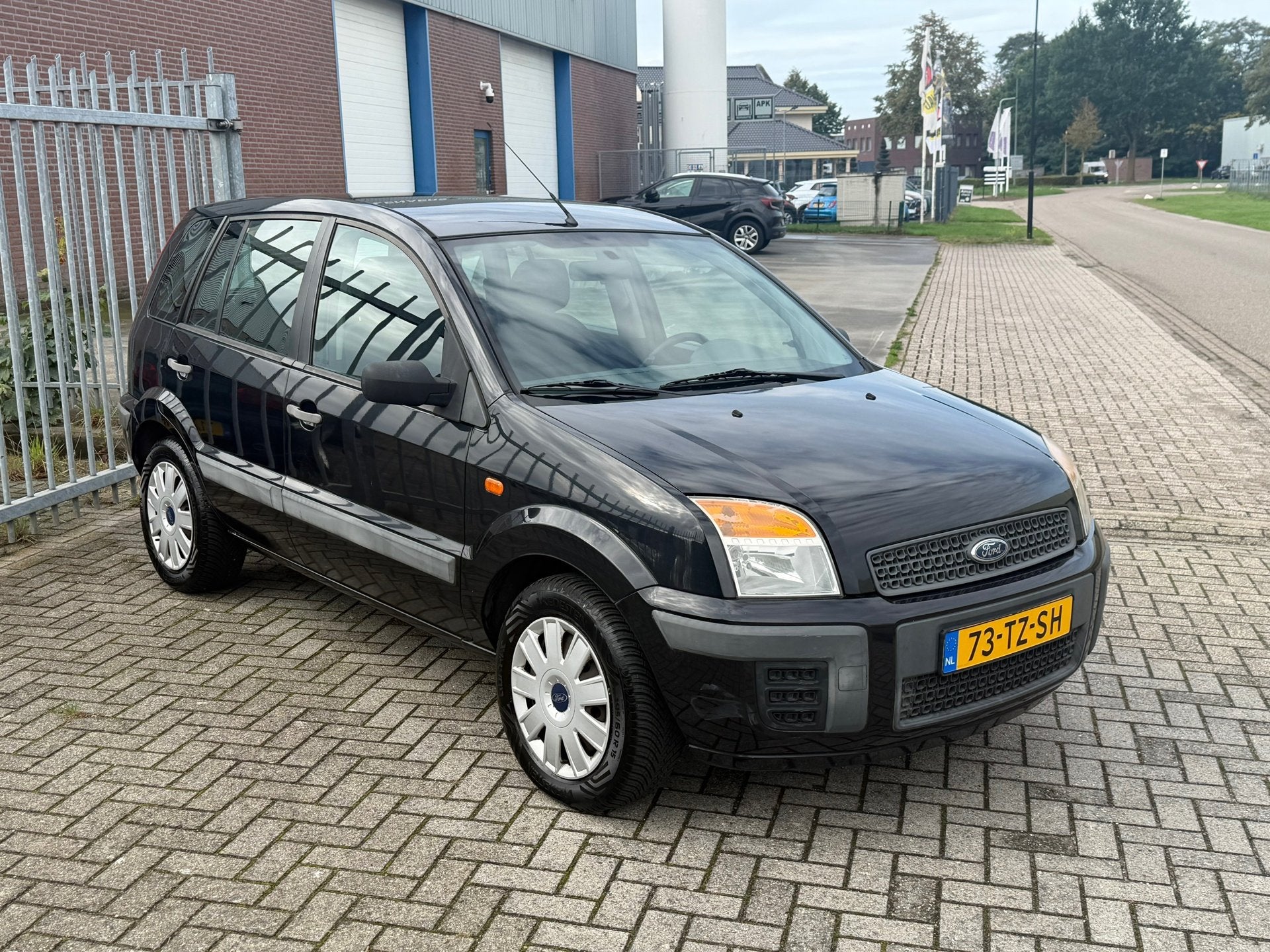 Ford Fusion 1.4-16V Champion 5 deurs HOGE INSTAP! NL AUTO NA, Auto's, Voorwielaandrijving, Gebruikt, Zwart, Origineel Nederlands