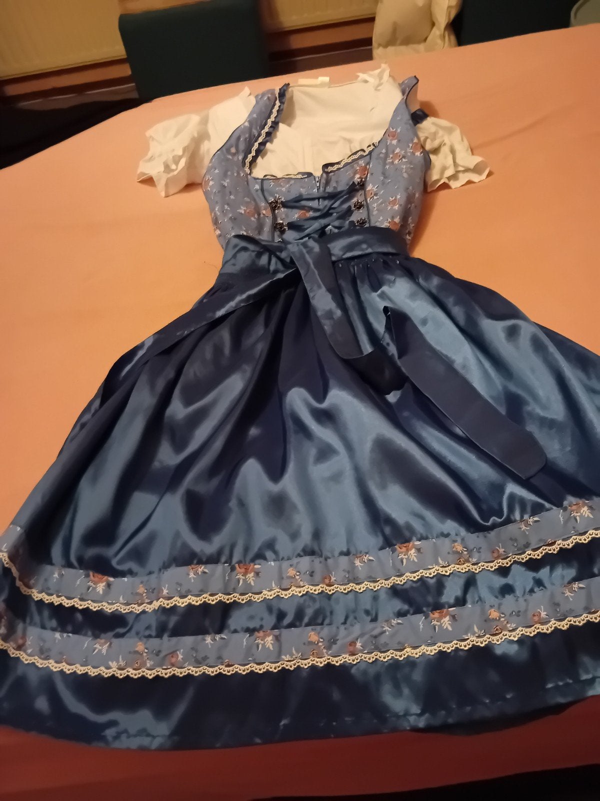 dirndl maat 40, Kleding | Dames, Ophalen of Verzenden, Zo goed als nieuw, Blauw, Accessoires