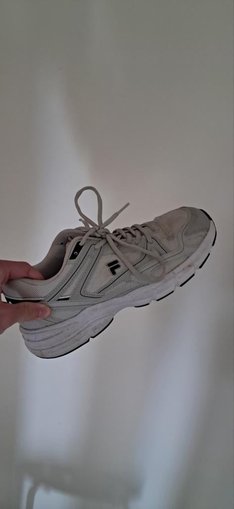 Fila sportschoenen, Ophalen of Verzenden, Zo goed als nieuw, Sneakers of Gympen