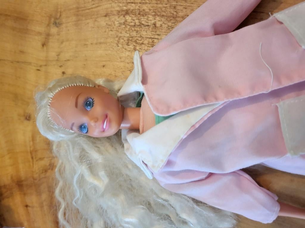 Vintage Barbie met stoffen lijf en roze outfit, Ophalen of Verzenden, Gebruikt, Barbie