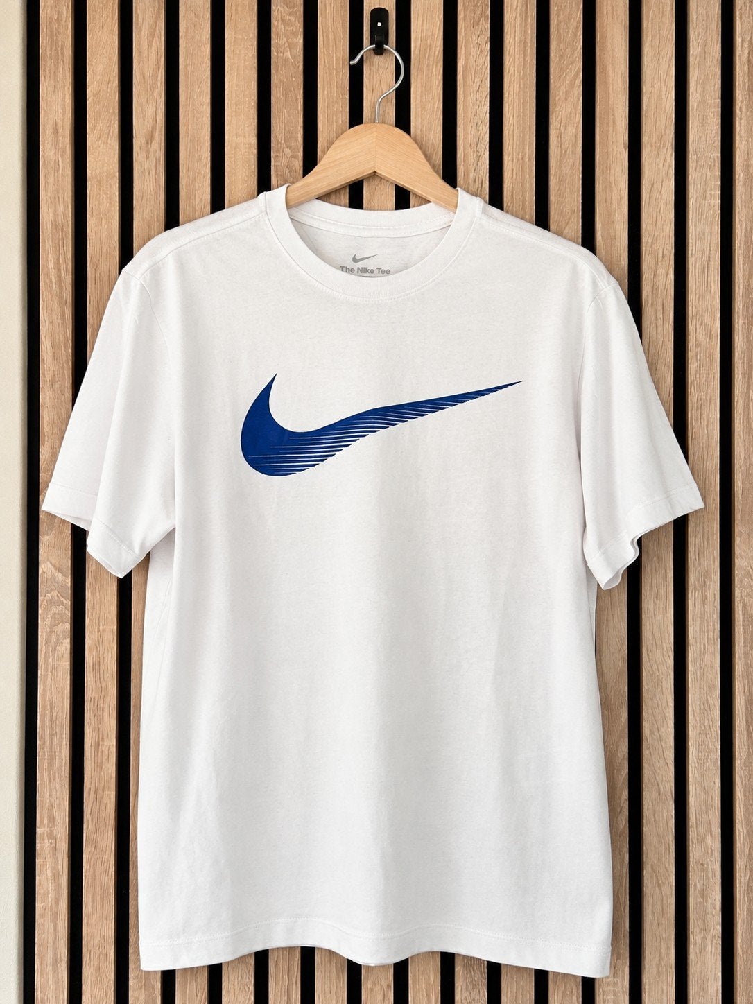 Nike T-shirt met blauw logo - Maat M, Maat 48/50 (M), Wit, Nike, Ophalen of Verzenden