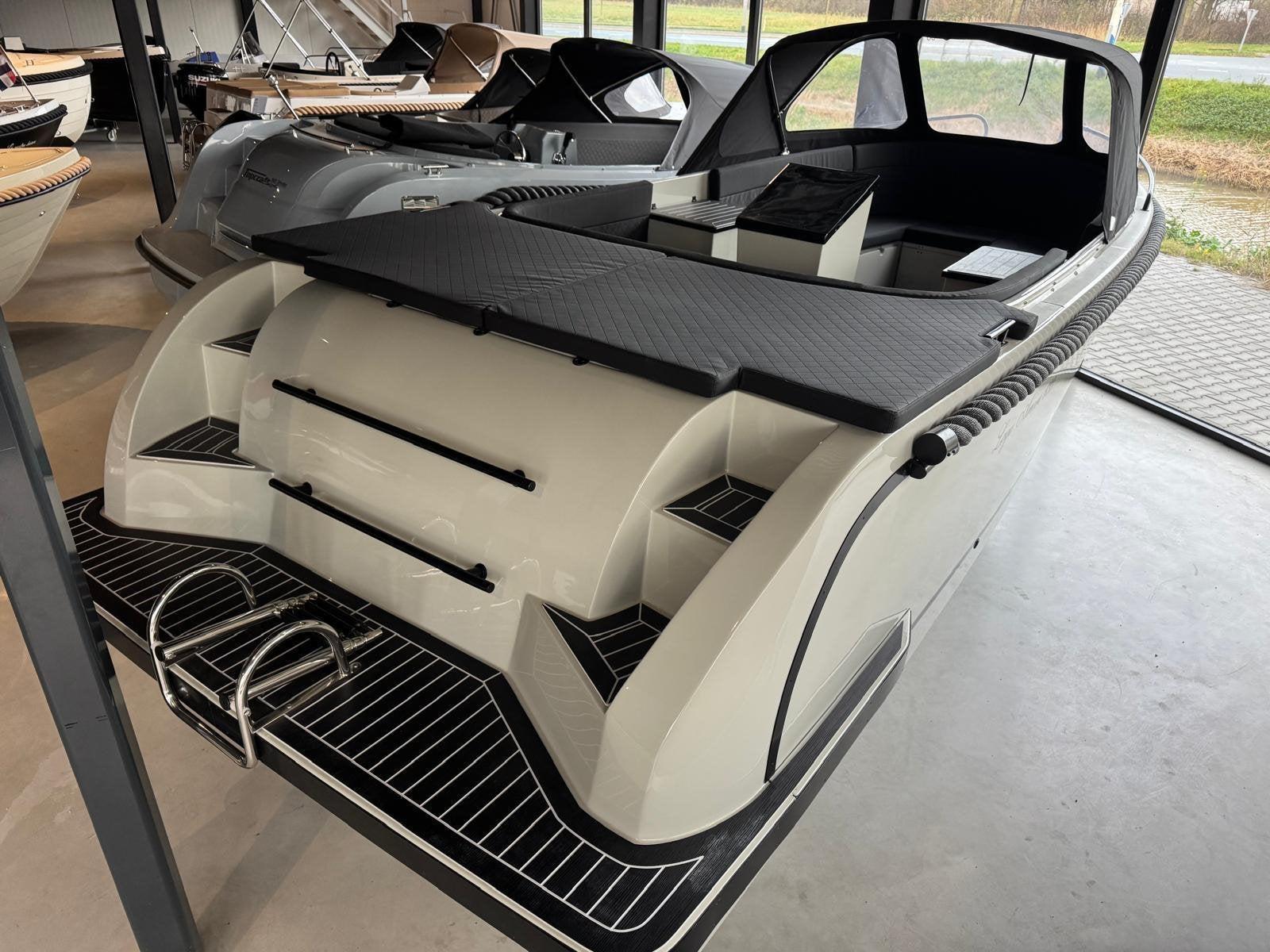 Lago Amore 633  Black Edition ( Nieuw/Overjarig ), Watersport en Boten, Sloepen, Info@admiraal-watersport.nl, Westrak 15, Lago Amore 633