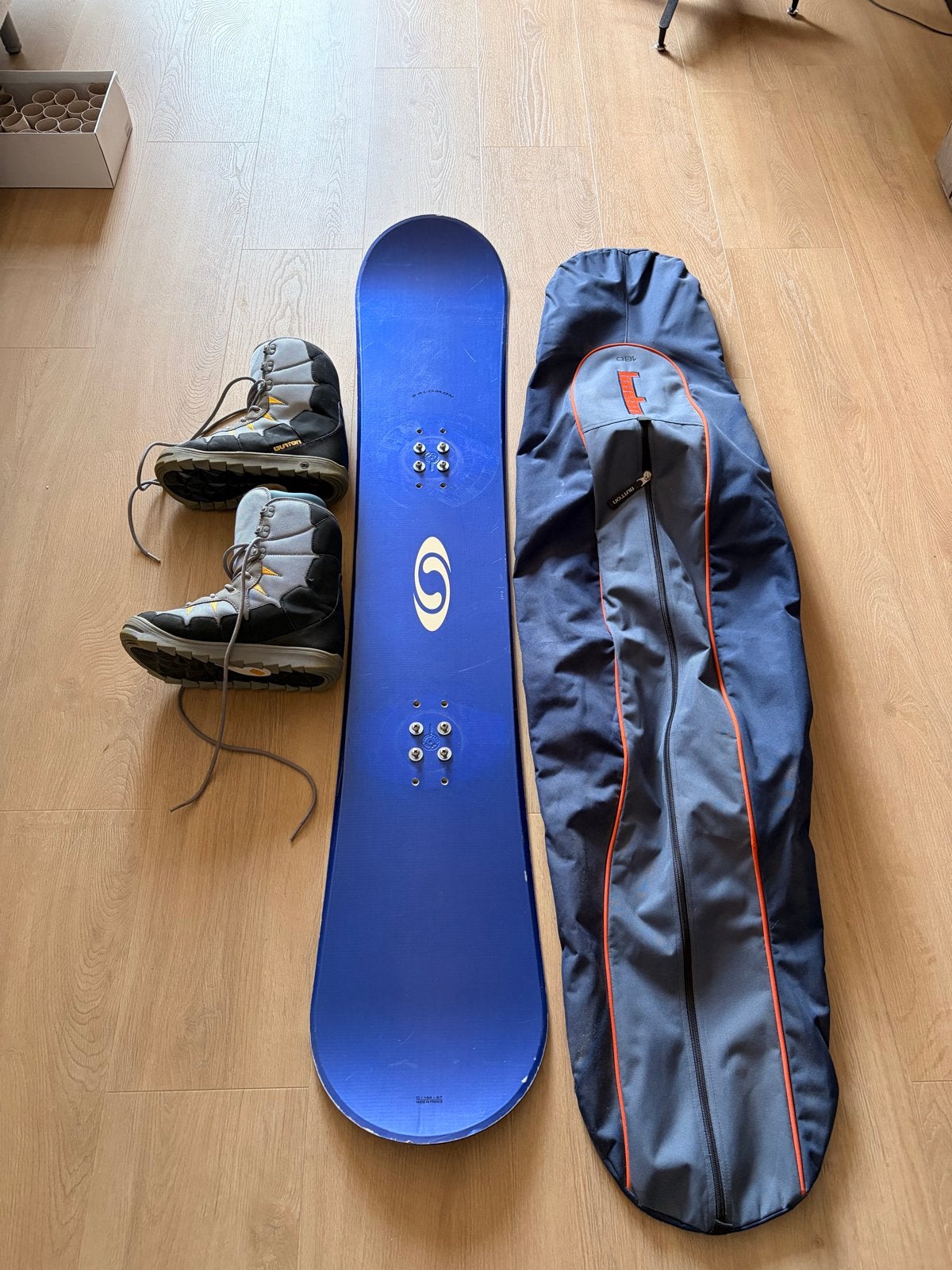 Salomon Snowboard met Burton Moto Snowboardschoenen en tas, Sport en Fitness, Ophalen, Gebruikt, Board
