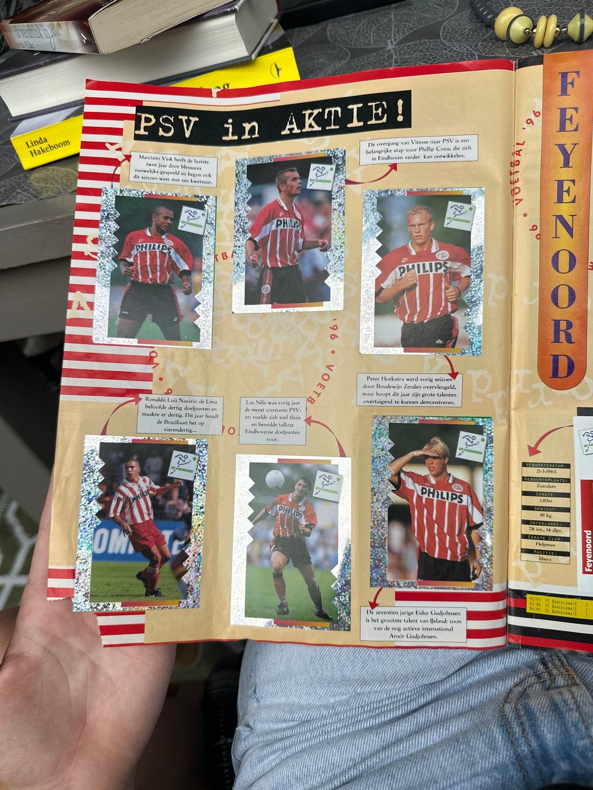 Voetbalboek 1995 met Ronaldo plaatje - bijna compleet, Boeken, Sportboeken, Ophalen of Verzenden, Gelezen, Balsport