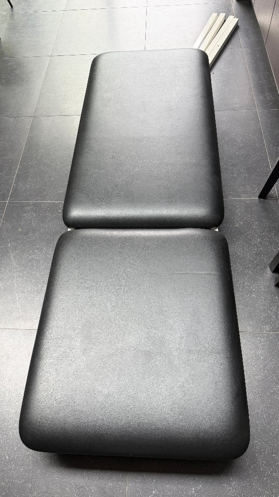 Robuuste behandeltafel, Ophalen, Zo goed als nieuw, Massagetafel