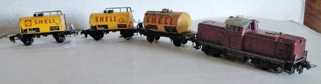 Trix Express V100 met Shell wagons, Gelijkstroom of Wisselstroom, Trix, Ophalen of Verzenden, Gebruikt