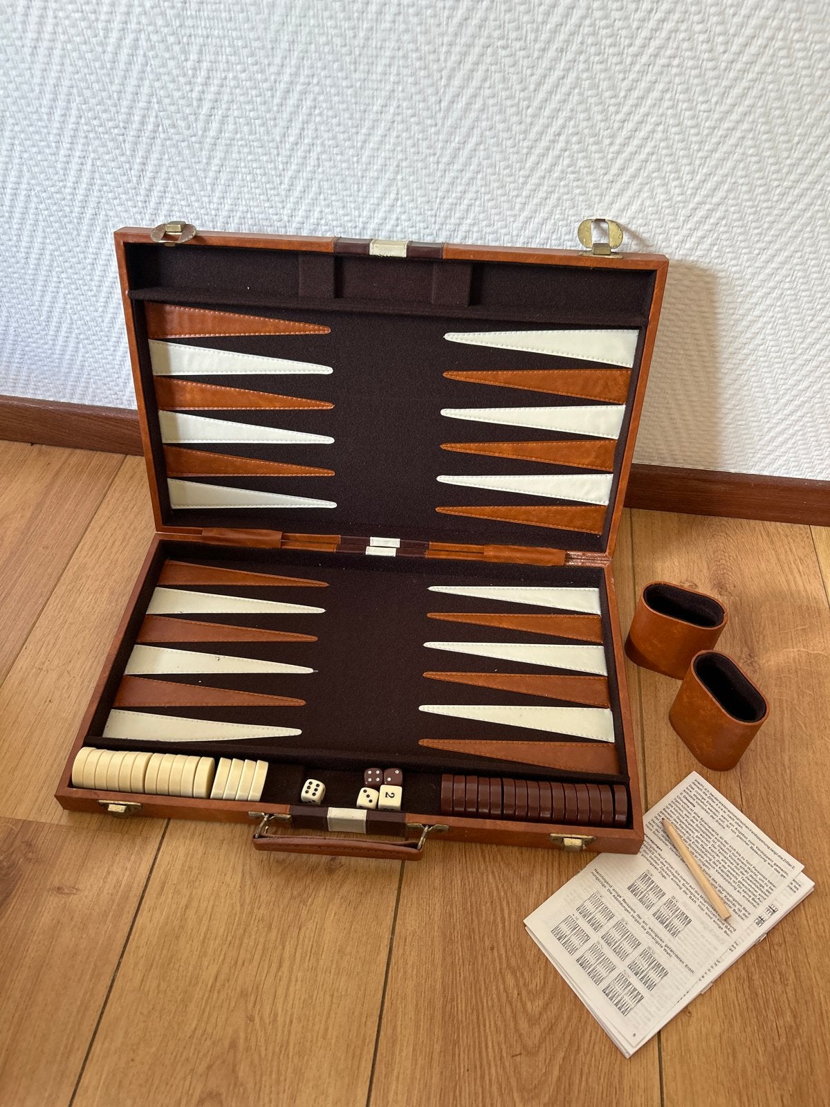 Vintage Backgammon Reisspel in Luxe Koffer, Een of twee spelers, Ophalen of Verzenden, Zo goed als nieuw, Reisspel