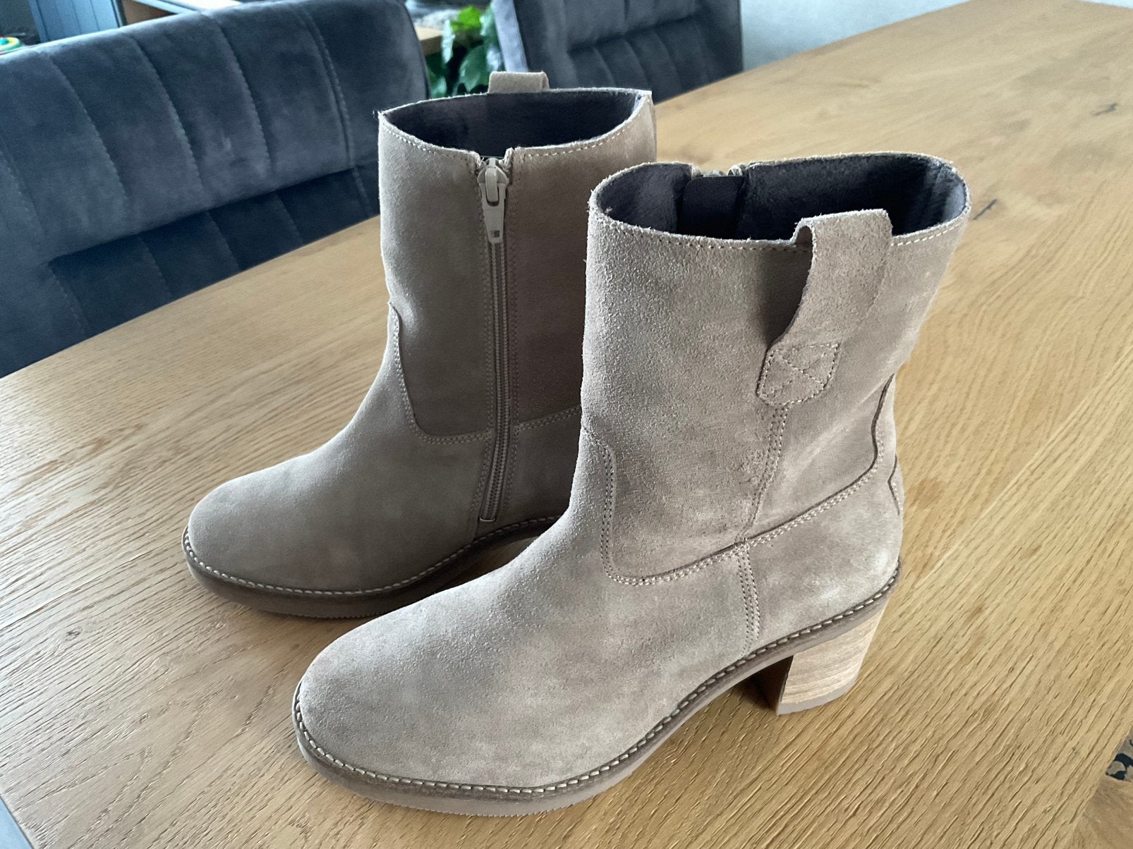 Nieuwe enkellaarsjes, Ophalen of Verzenden, Zo goed als nieuw, Beige