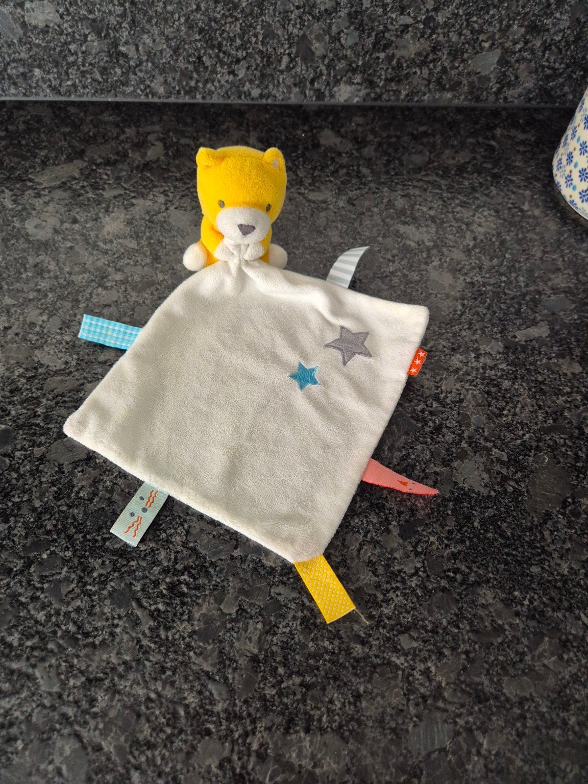 HEMA  - Knuffeldoekje met geel Beertje, Ophalen of Verzenden, Zo goed als nieuw, Beer