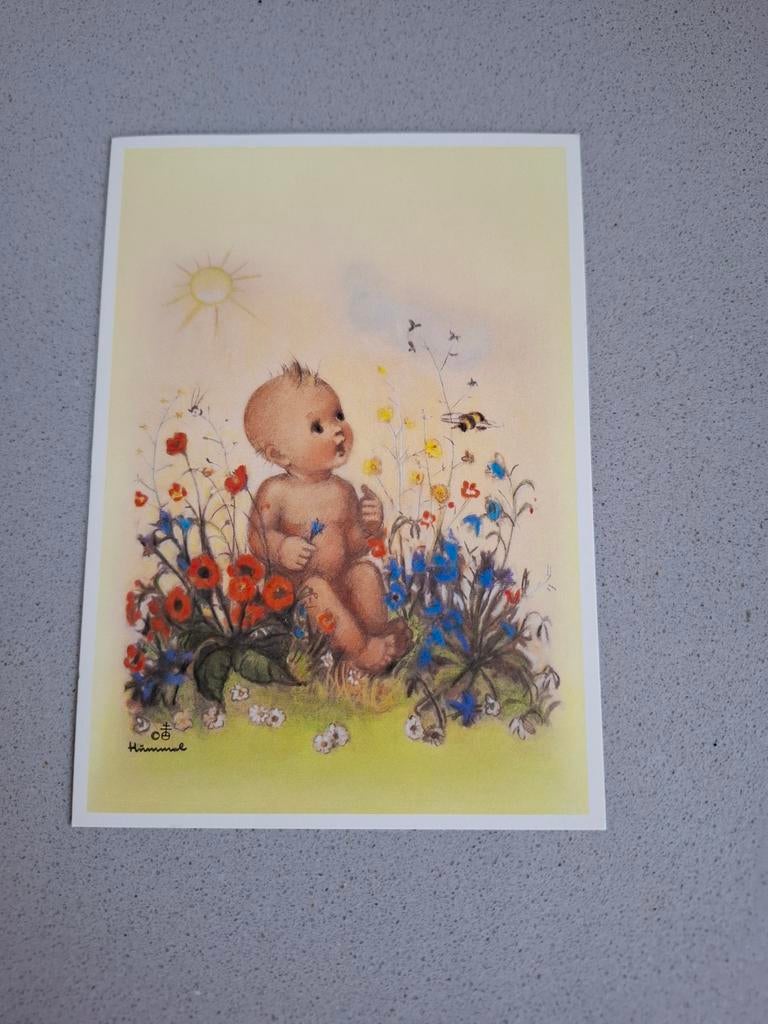 Hummel Ansichtkaart - Baby in bloemenveld, Ophalen of Verzenden, 1960 tot 1980, Ongelopen