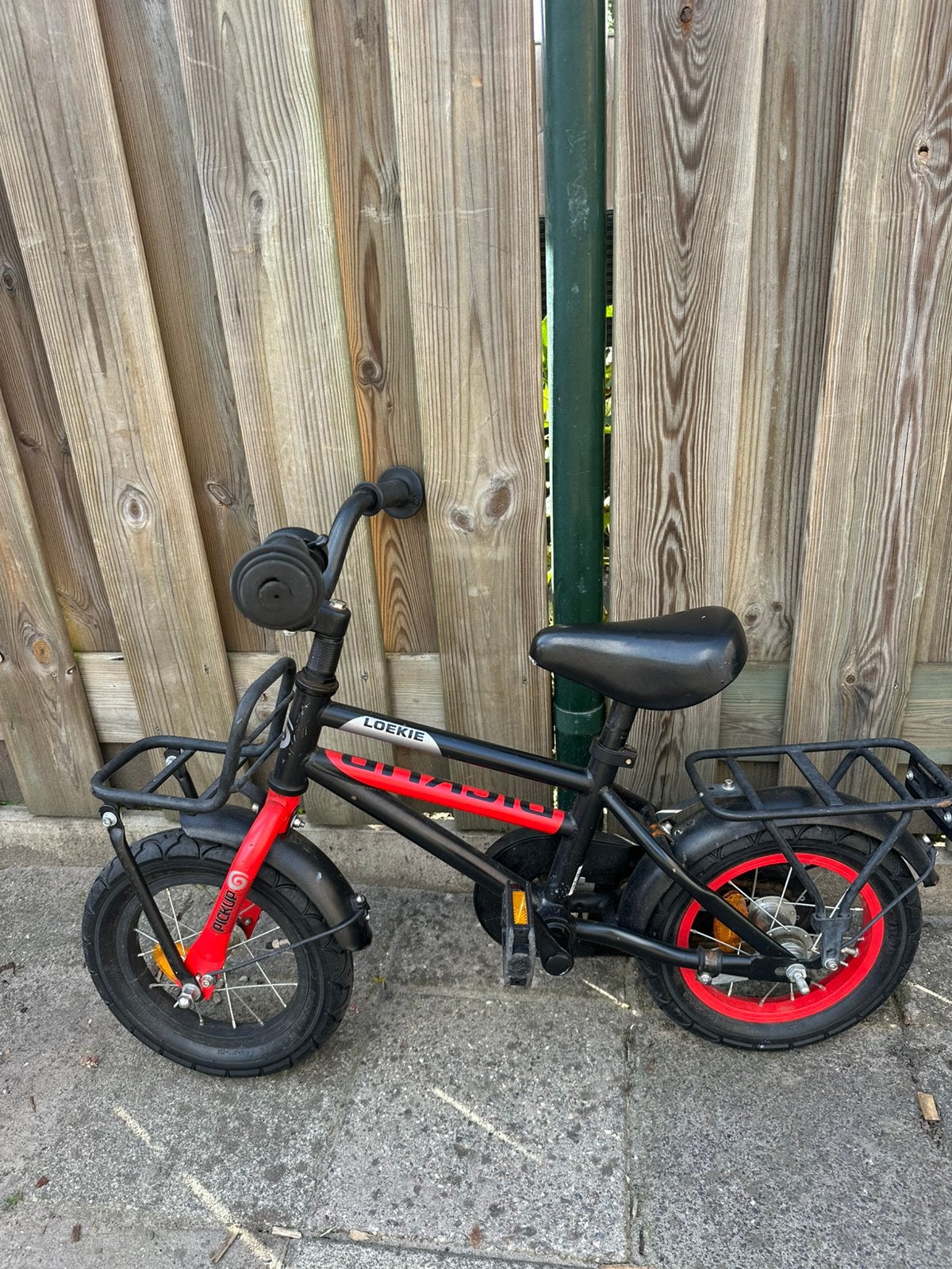 Loekie fiets pick up 12 inch kinderfiets, Fietsen en Brommers, Ophalen, Terugtraprem, Zijwieltjes, Gebruikt