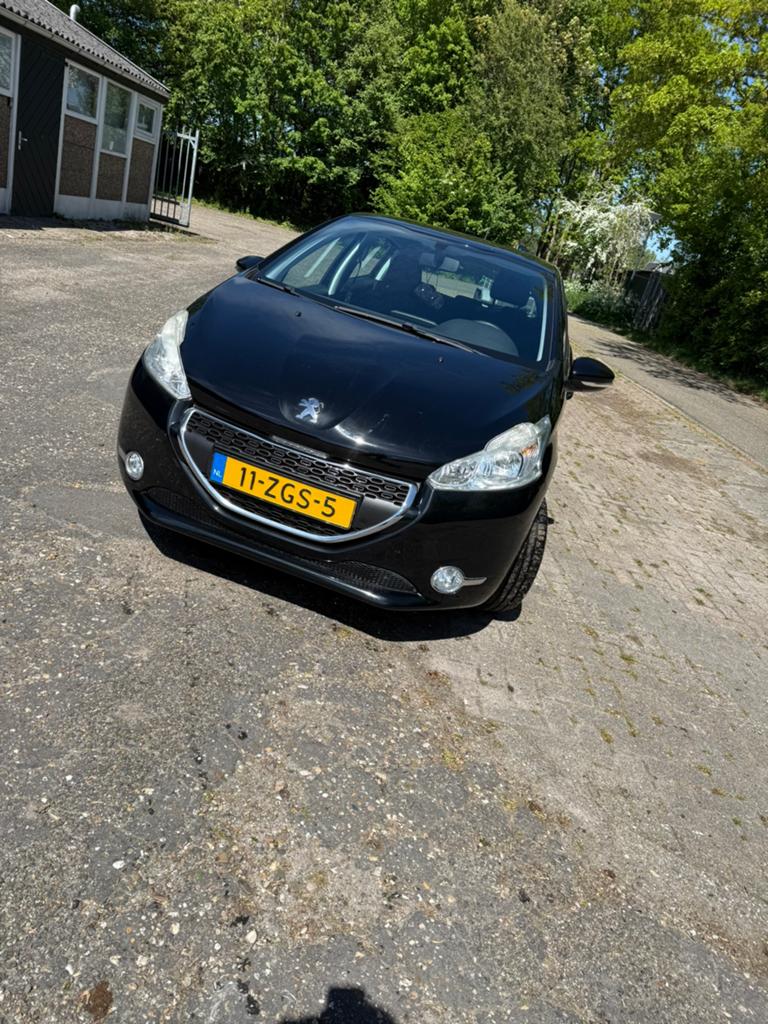 Peugeot 208 1.2 VTi 82PK 5D (102g) 2012 Zwart, Auto's, Voorwielaandrijving, Stof, 1199 cc, Zwart