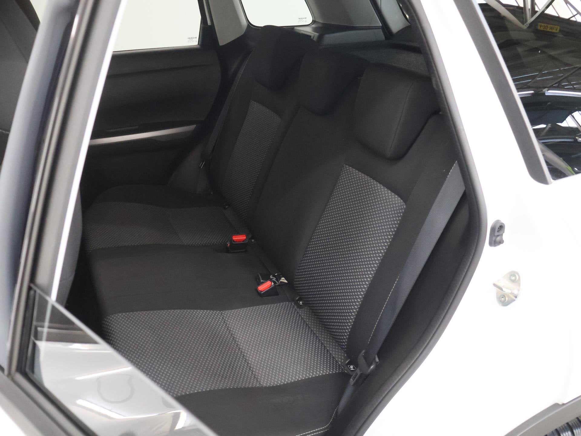 Foto 11 van Suzuki Vitara 1.0 Boosterjet Comfort | Navigatie | Parkeerca
