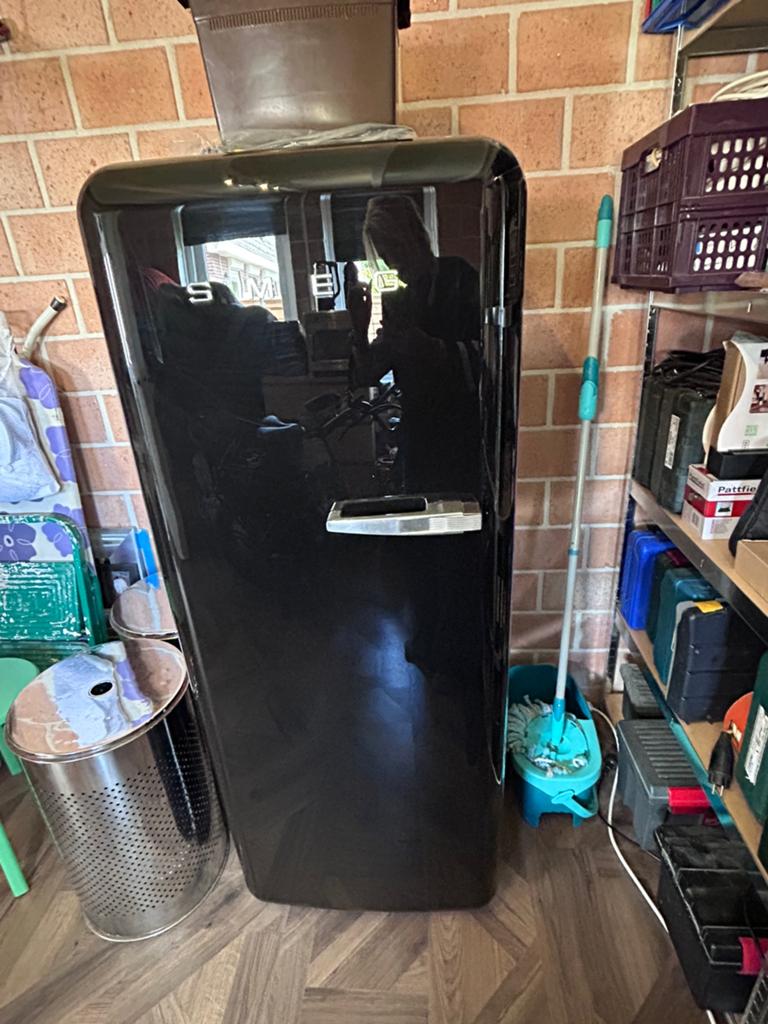 Koelkast merk SMEG NIEUW!, Witgoed en Apparatuur, Koelkasten en IJskasten, Ophalen, Minder dan 85 cm, Nieuw, Minder dan 75 liter
