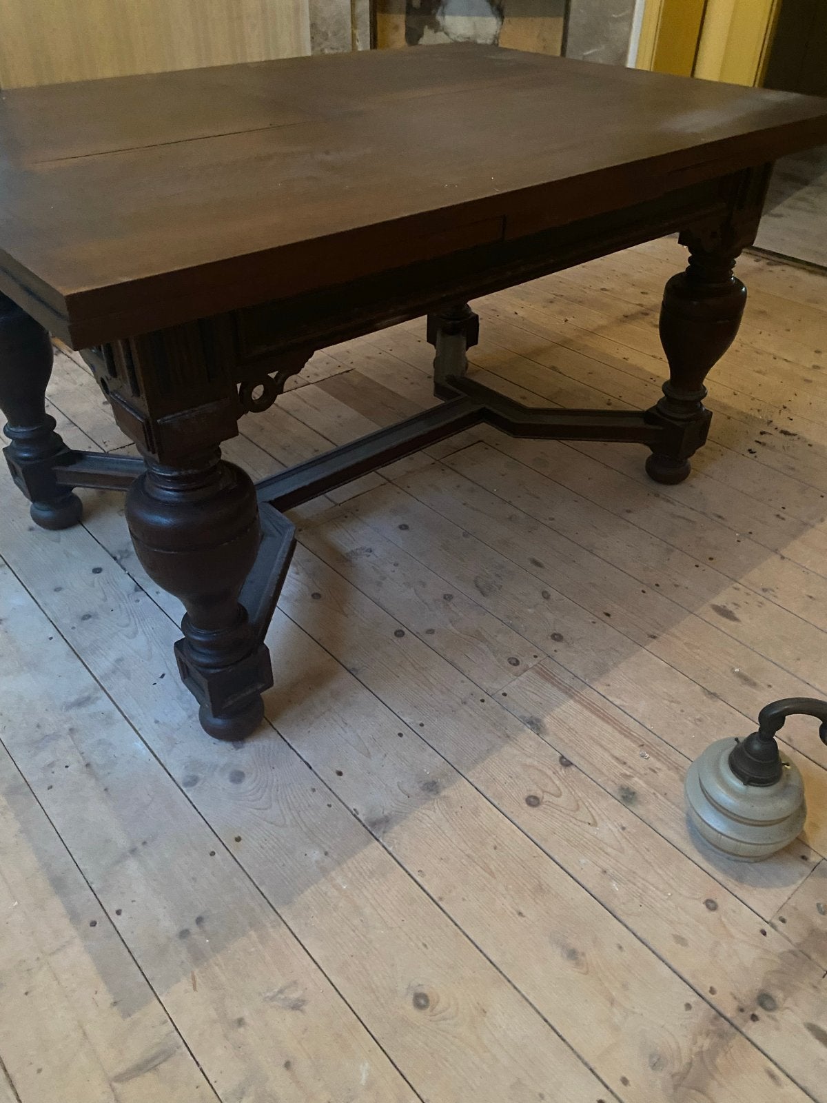 Antieke? houten eettafel met gedraaide poten, Ophalen