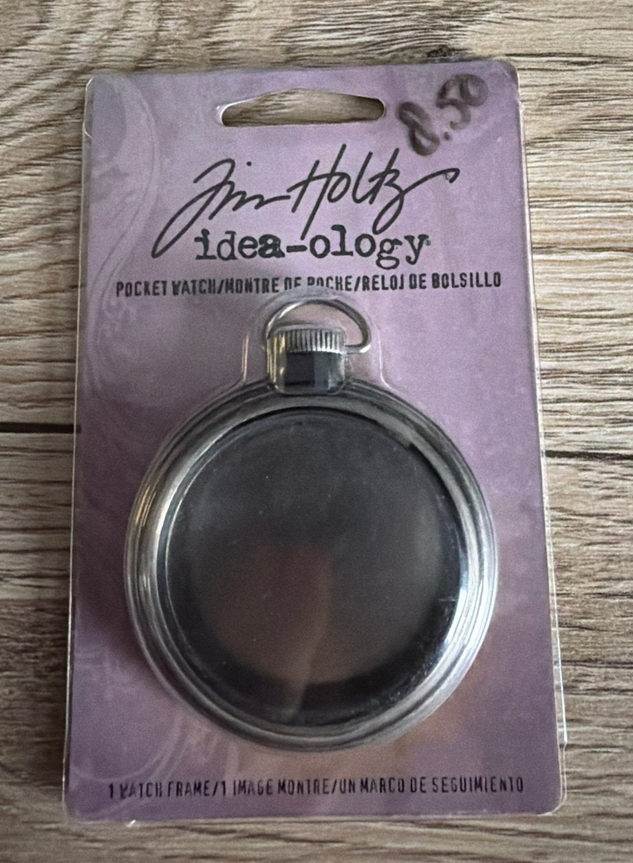 Tim Holtz Idea-ology Pocket Watch Frame, Hobby en Vrije tijd, Knutselen, Overige thema's, Nieuw, Grijs, Overige merken