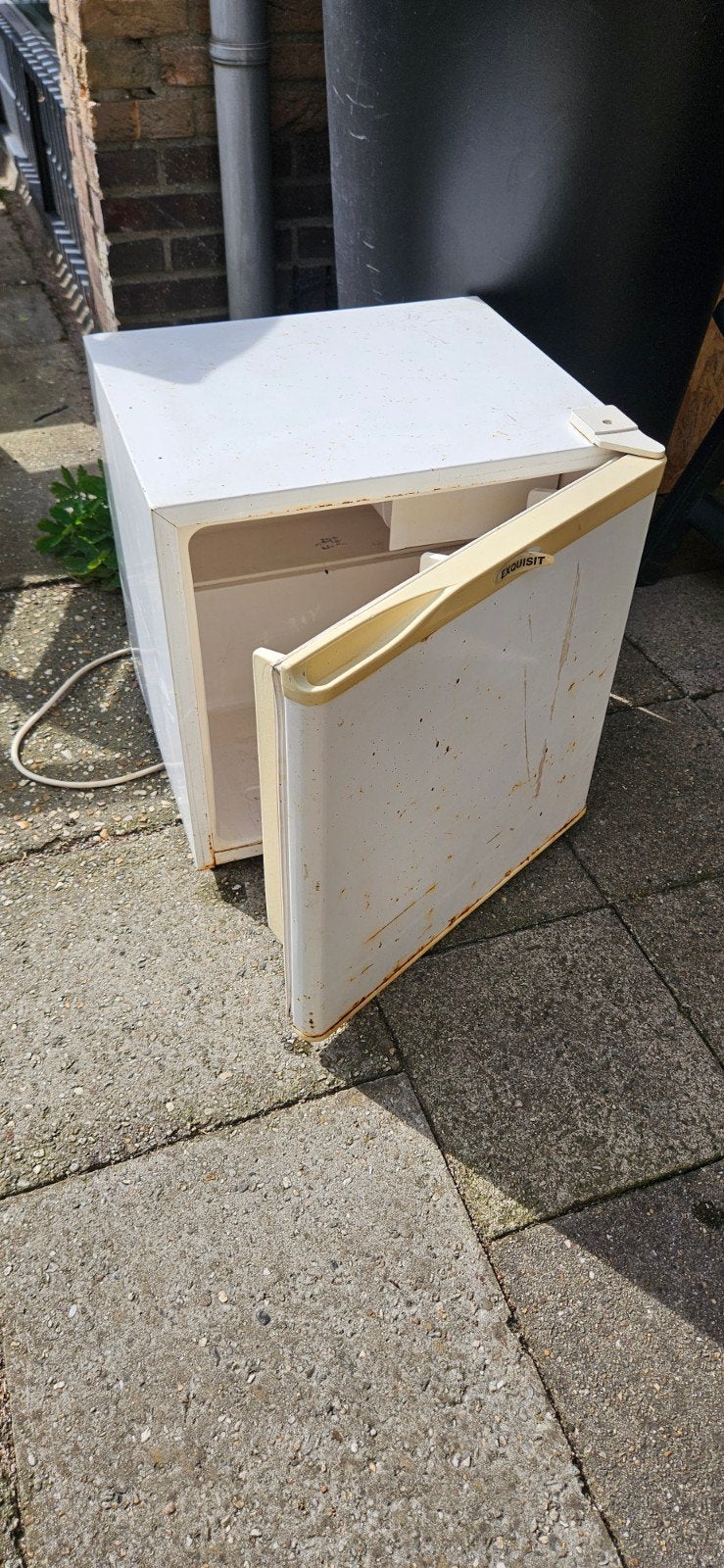 Exquisit minibar koelkast - Compact en functioneel, Gebruikt, Ophalen of Verzenden, Minder dan 75 liter, Met vriesvak