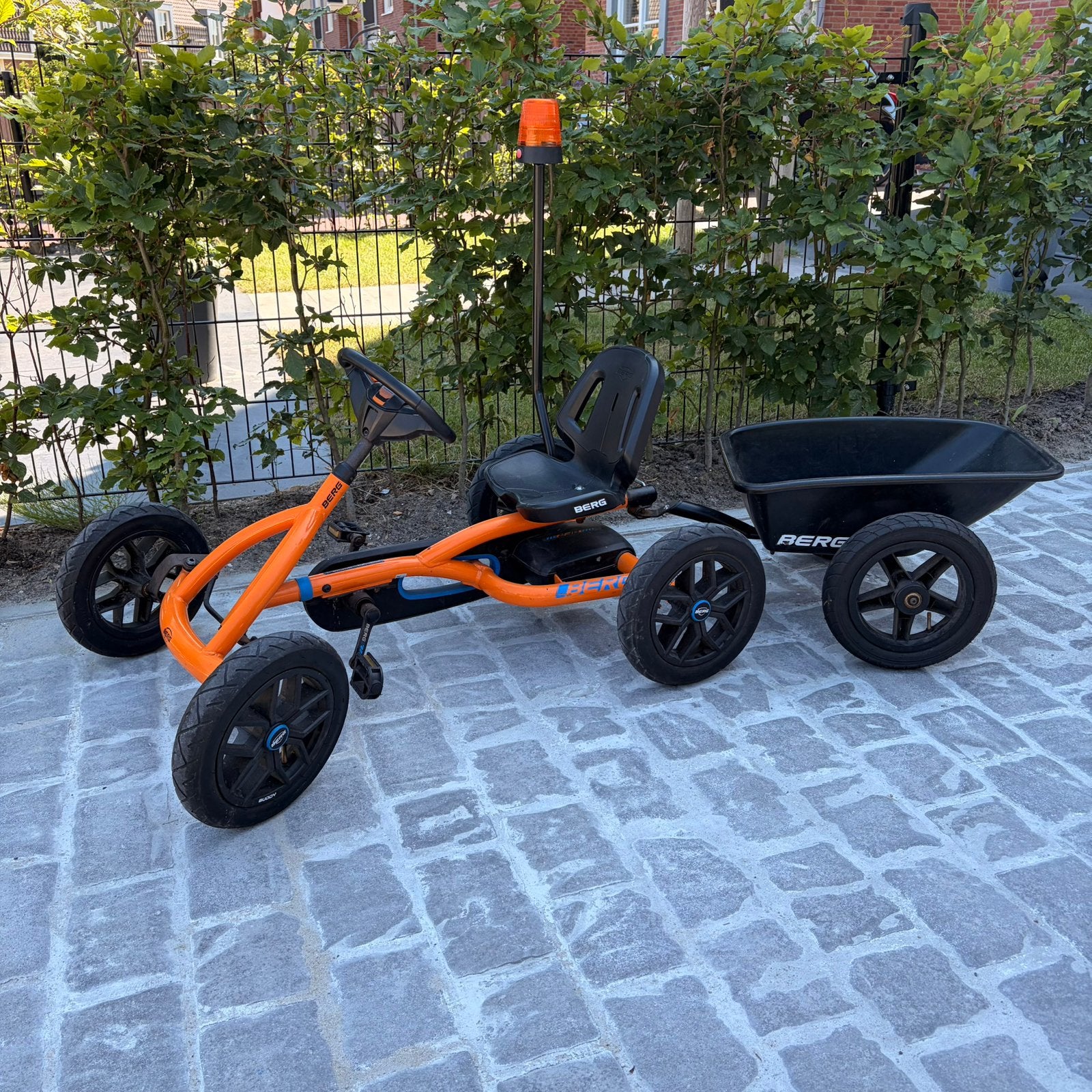 BERG Buddy B-Orange skelter met aanhanger en zwaailamp, Kinderen en Baby's, Speelgoed | Buiten | Skelters, Gebruikt, Berg, Vrijloopautomaat