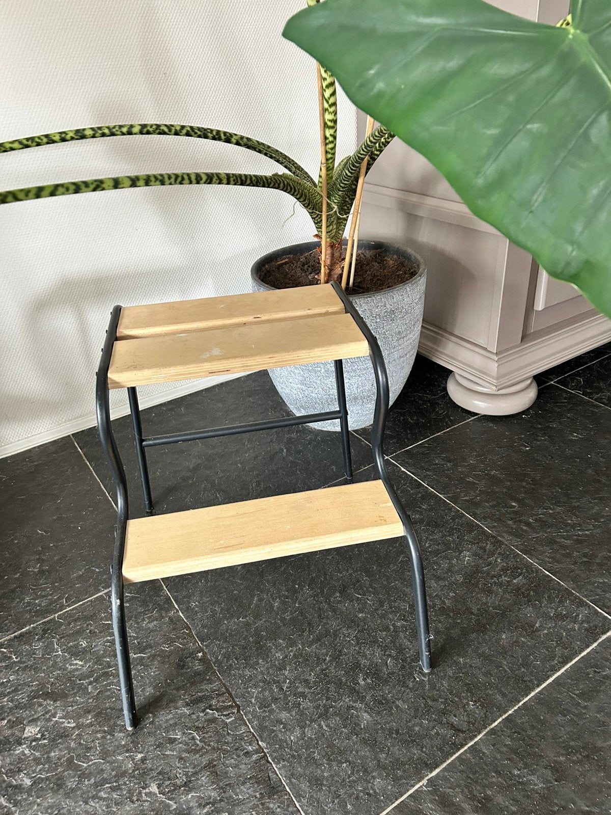 IKEA GRUBBAN opstapkruk / plantenstandaard, Huis en Inrichting, Krukjes, Ophalen of Verzenden, Zo goed als nieuw, Hout