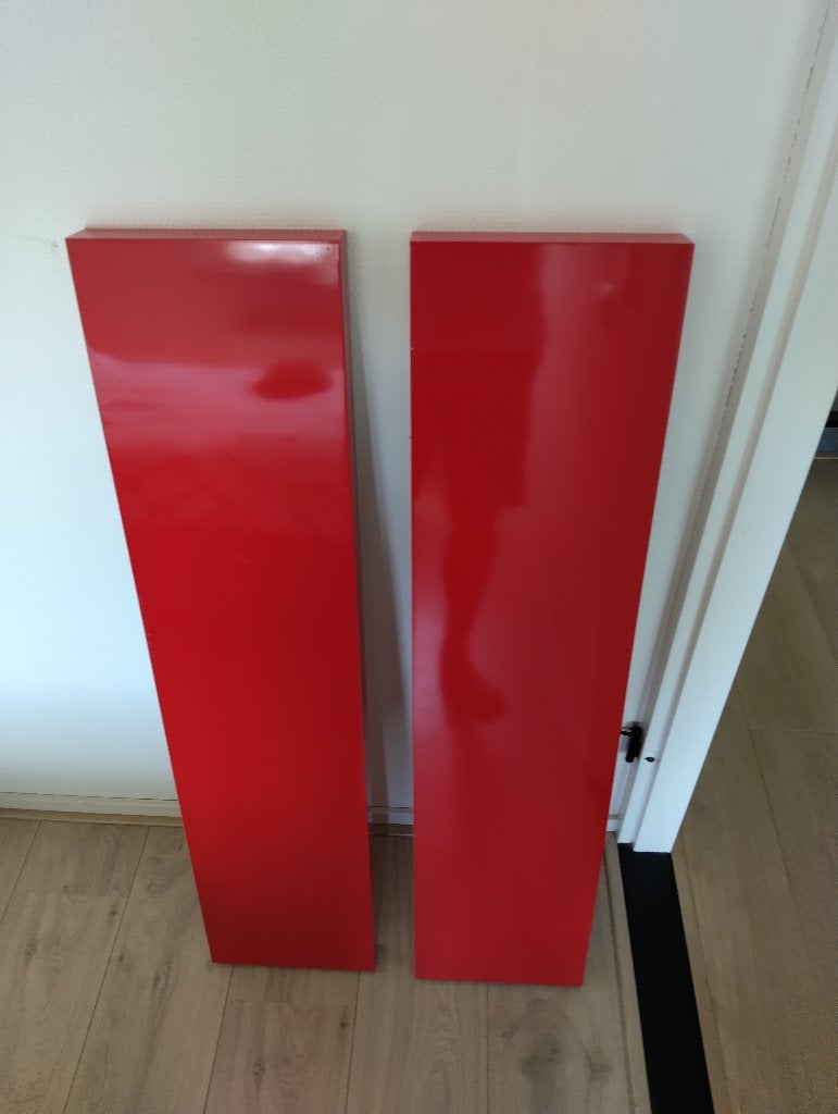 Te koop 2 rode planken, Ophalen, Zo goed als nieuw