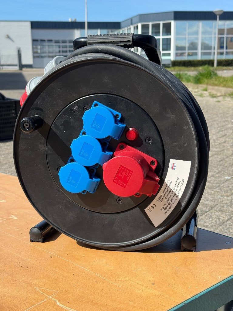 HBM 25m 400V kabelhaspel met verdeelblok, Ophalen of Verzenden, Gebruikt, Overige merken, Kabelhaspel