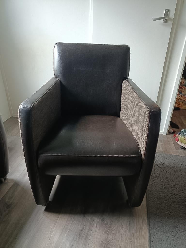 Een paar oude fauteuils, Huis en Inrichting, Fauteuils, Ophalen, Gebruikt, Minder dan 75 cm, Leer
