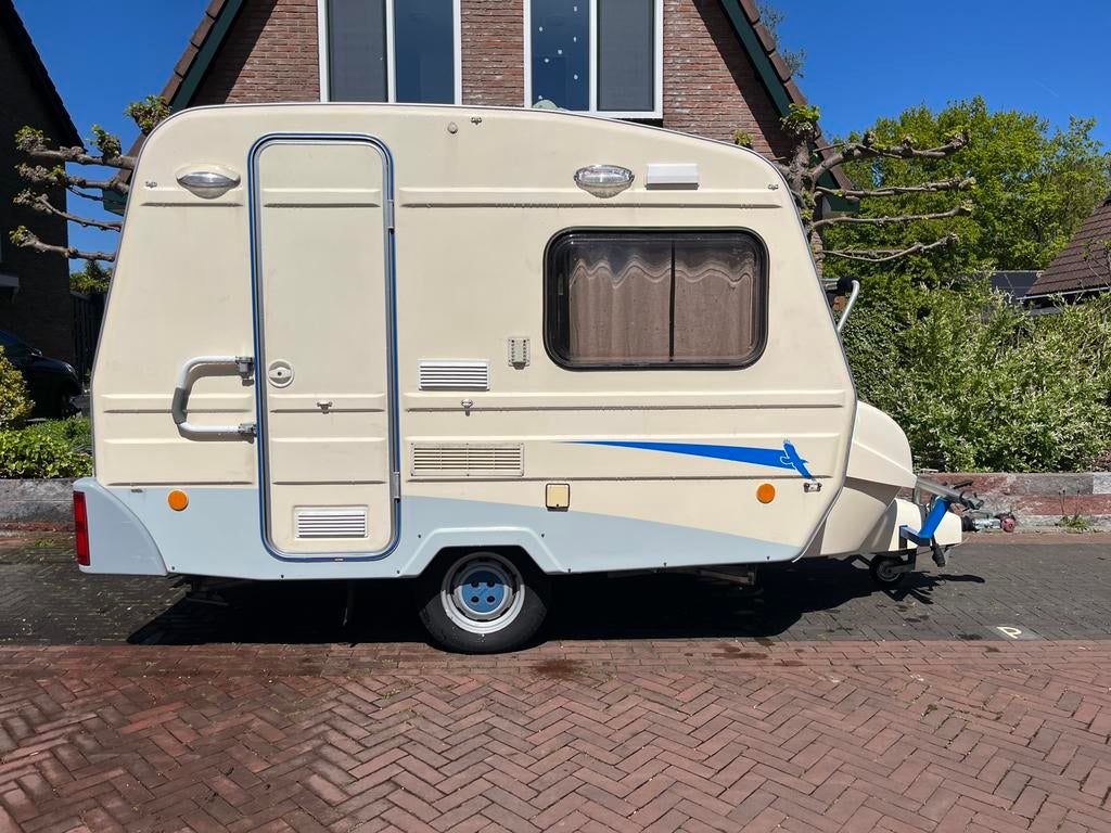 Caravan Predom N-126NT met voortent, Caravans en Kamperen, Caravans, Serviceluik, Standaardzit, Tot en met 2, Dwarsbed