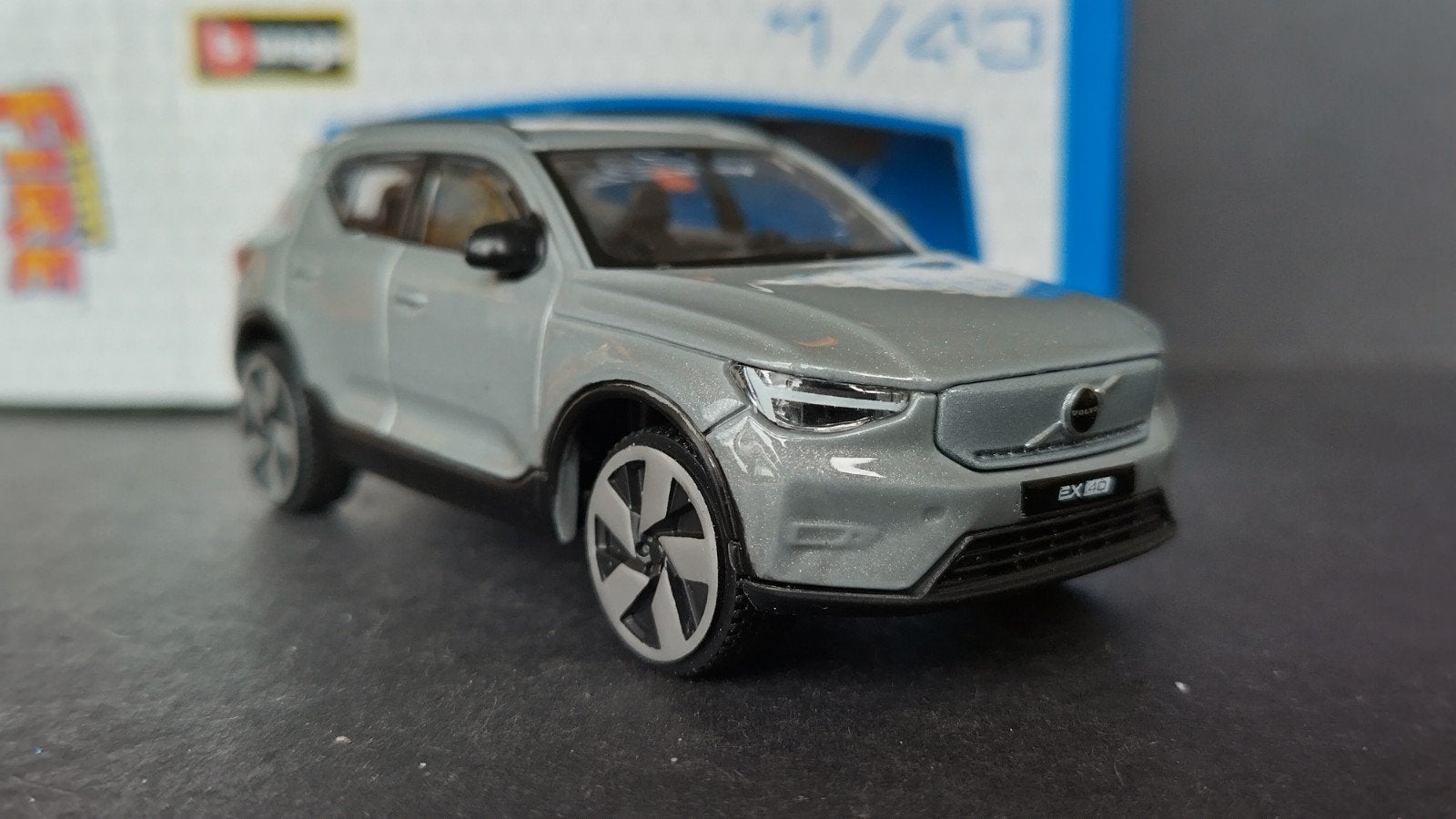 Volvo EX 40 recharge 1:43 Bburago Burago Pol, Hobby en Vrije tijd, Modelauto's | 1:43, Overige merken, Auto, Verzenden, .