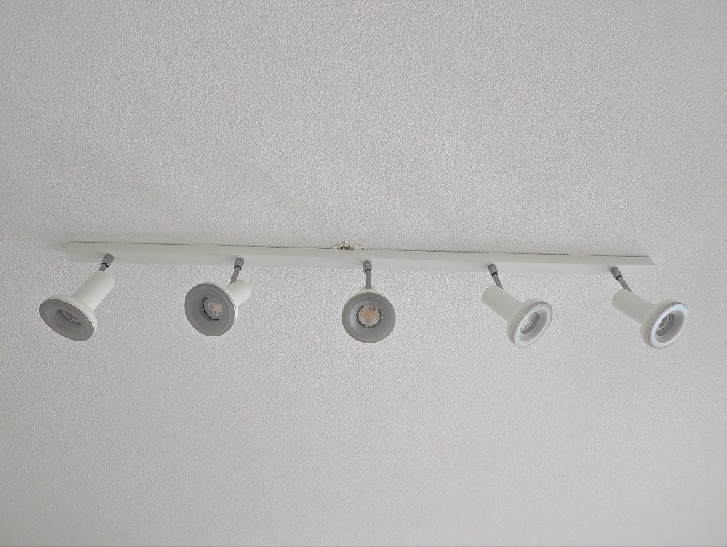 KEA 5-Spot Ceiling Spotlight Bar – White (Bulbs Included), Ophalen, Zo goed als nieuw, IKEA, Geschikt voor plafondmontage