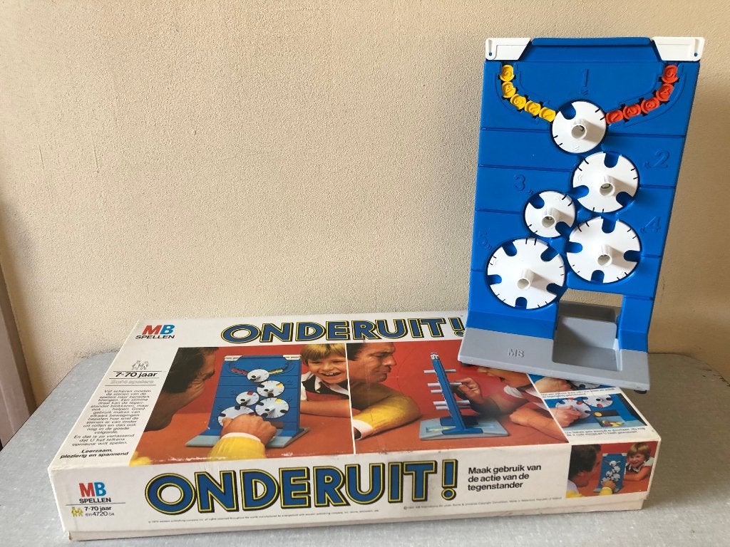 Z.G.A.N. strategisch spel: onderuit helemaal COMPLEET, Een of twee spelers, Ophalen of Verzenden, Zo goed als nieuw, MB