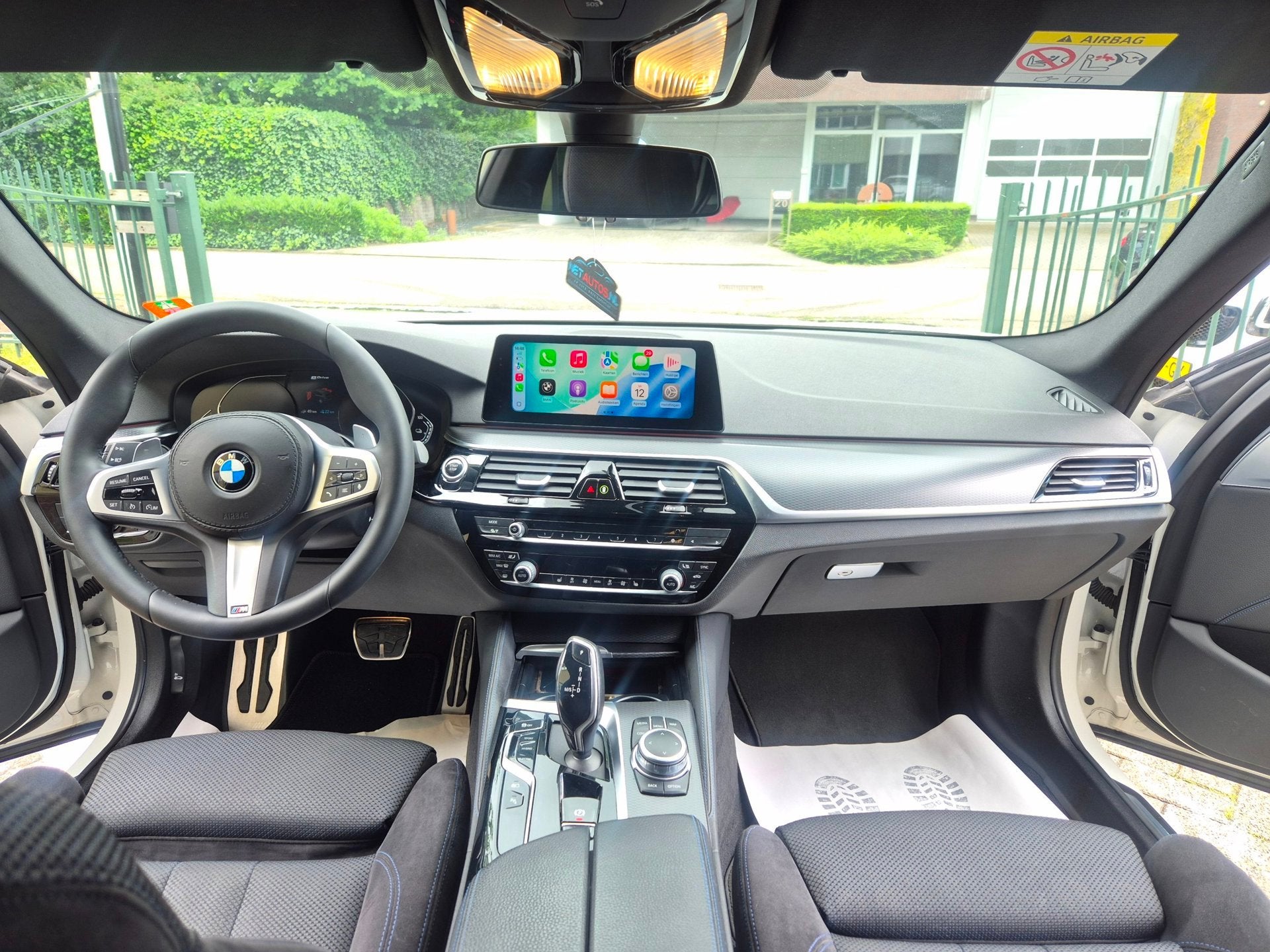 BMW 5-serie Touring 530e M Sport LED CarPlay Elek. Stoelen 1, Auto's, Achterwielaandrijving, Gebruikt, Alcantara, Hybride Elektrisch/Benzine