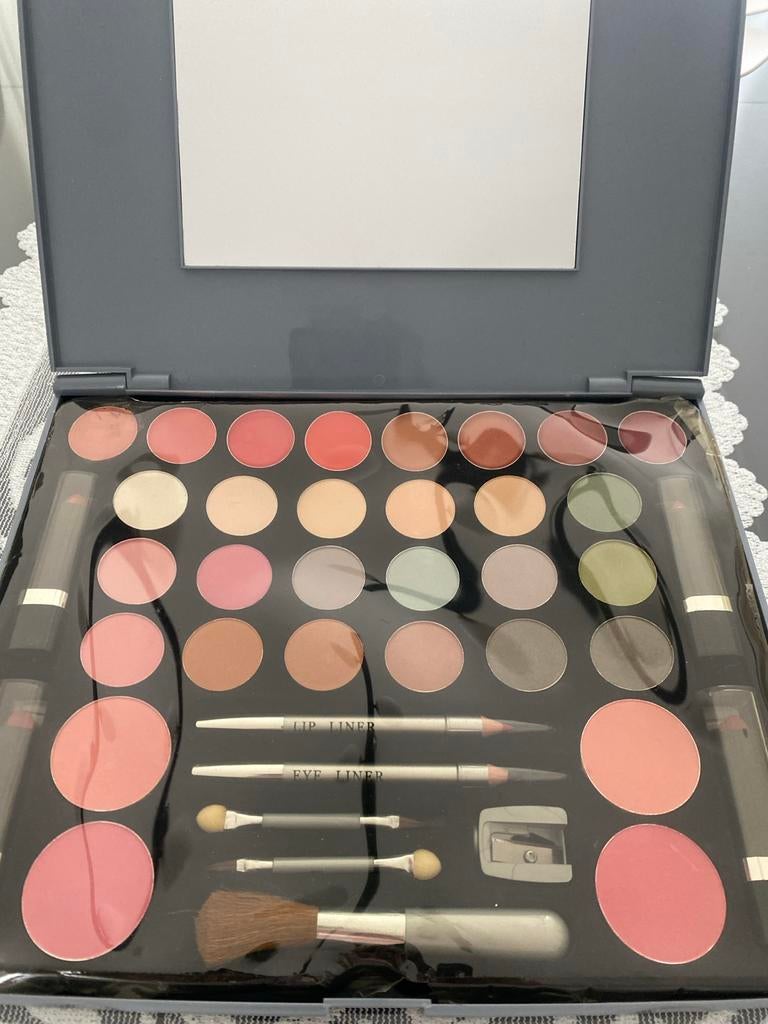 Make-up set met oogschaduw, blush, lip- en oogpotloden, Overige kleuren, Gehele gezicht, Nieuw, Ophalen of Verzenden