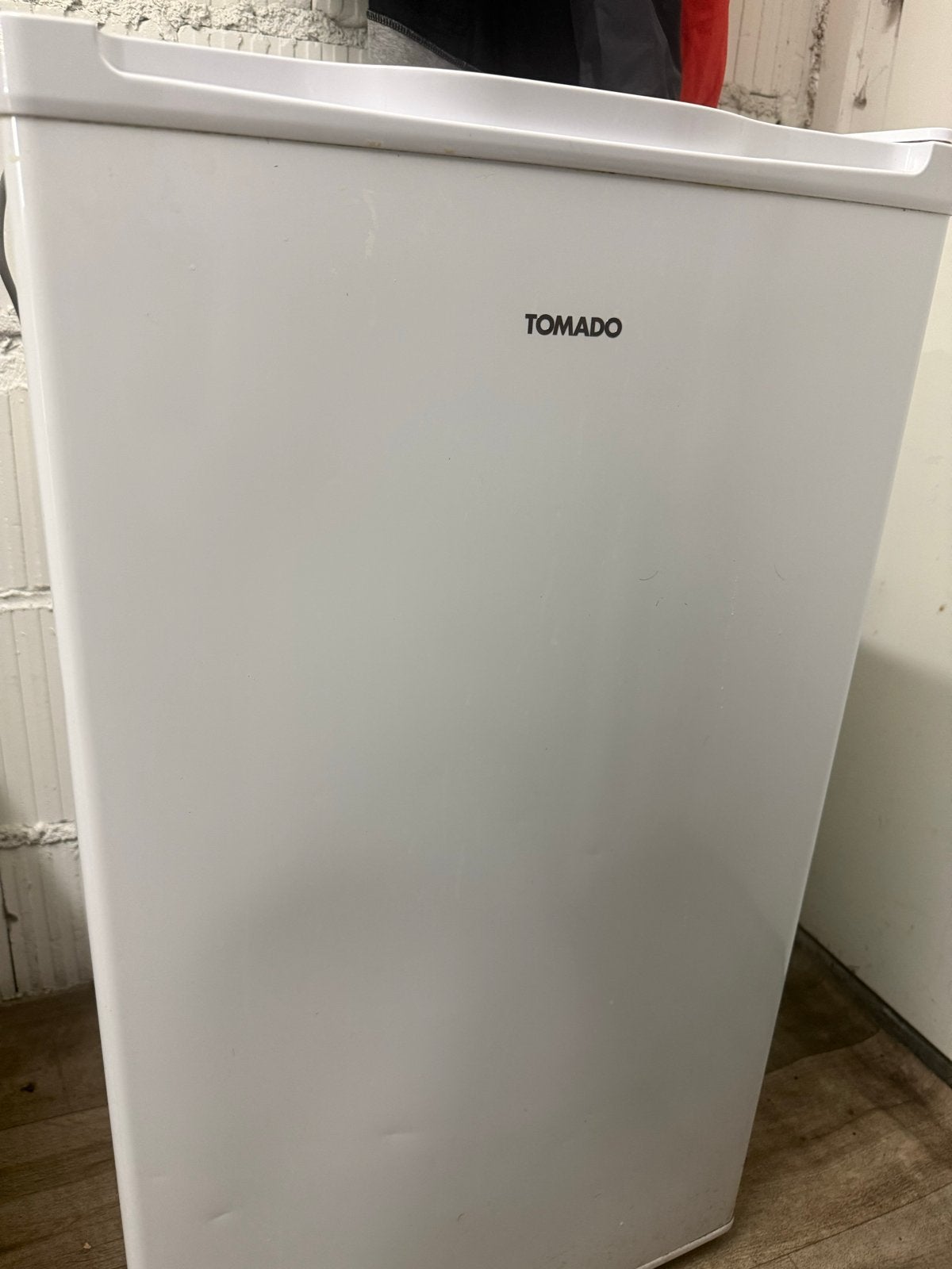 Tomado Koelkast - Compact en Efficiënt, Witgoed en Apparatuur, Koelkasten en IJskasten, 85 tot 120 cm, 75 tot 100 liter, Ophalen of Verzenden