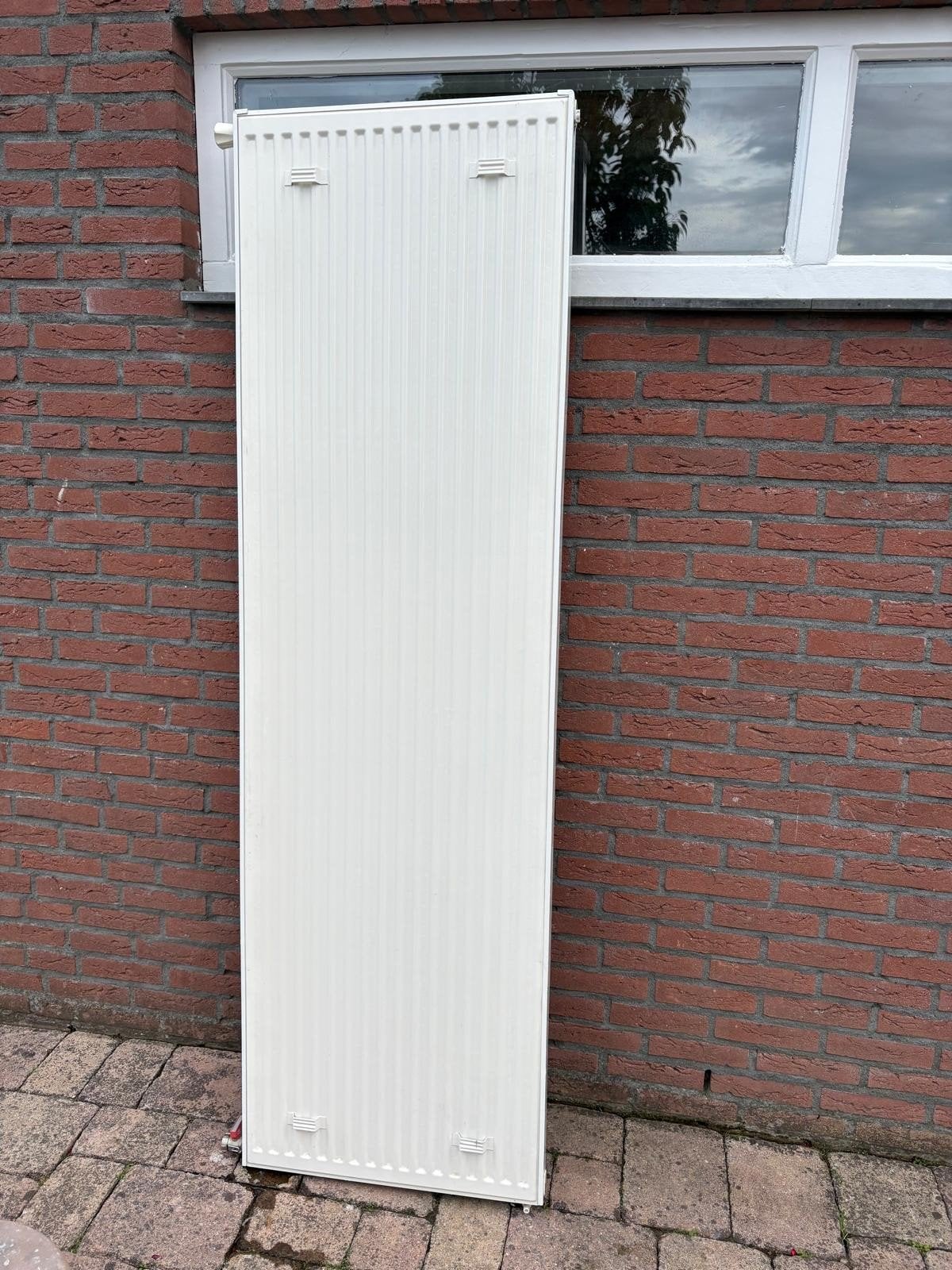 Gebruikte radiator met bevestigingsmateriaal, Gebruikt, Radiator, Ophalen of Verzenden, 60 tot 150 cm