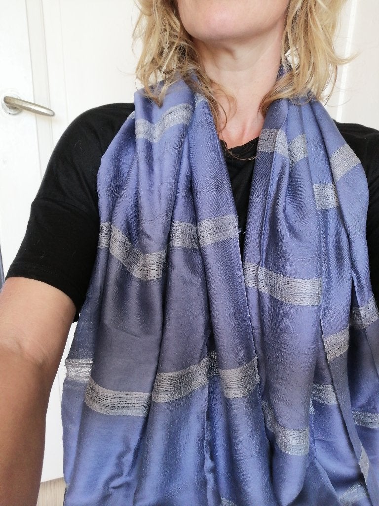 Nieuwe handgemaakte zijden sjaal blauw 172x56 cm, Ophalen of Verzenden, Nieuw, Maat 46/48 (XL) of groter, Sjaal