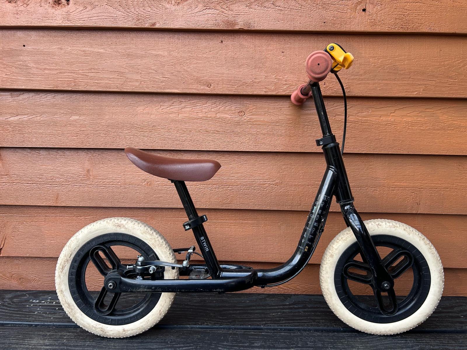 Btwin loopfiets runride 500 decathlon zwart beige handrem, Ophalen, Zo goed als nieuw, Loopfiets