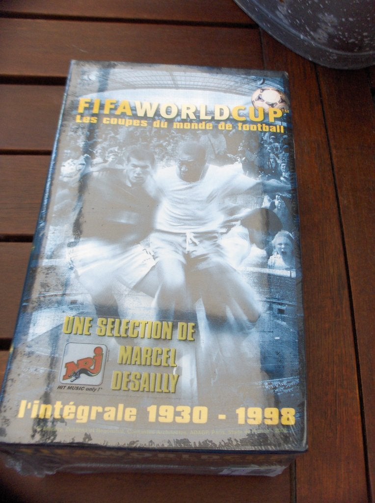 voetbal verzameling vhs banden - plaatjes- tijdschrift, Ophalen of Verzenden, Zo goed als nieuw, Buitenlandse clubs, Poster, Plaatje of Sticker