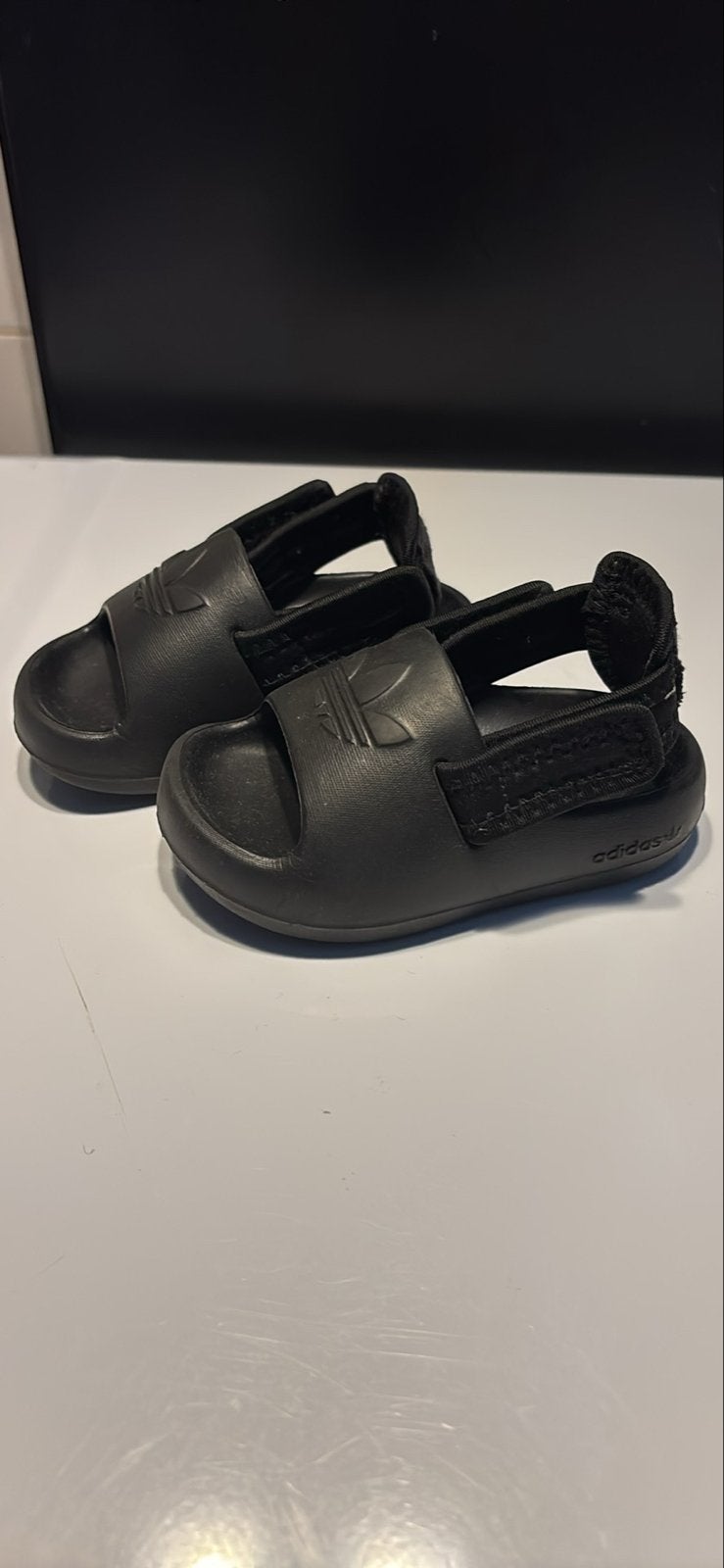 Adidas Adilette  Sandalen Zwart, maat 21, Kinderen en Baby's, Kinderkleding | Schoenen en Sokken, Ophalen of Verzenden, Nieuw