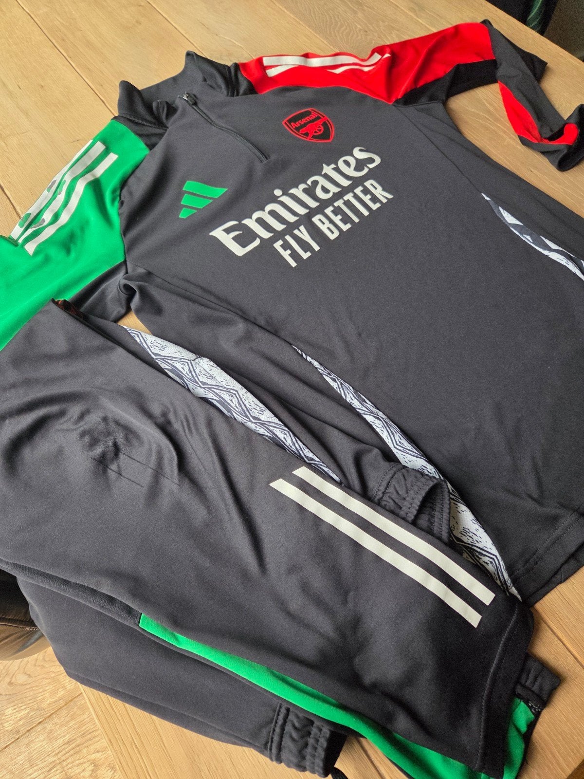 Arsenal Trainingspak - Zwart/Groen/Rood maat L, Kleding | Heren, Maat 52/54 (L), Meerkleurig, Ophalen of Verzenden, Zo goed als nieuw