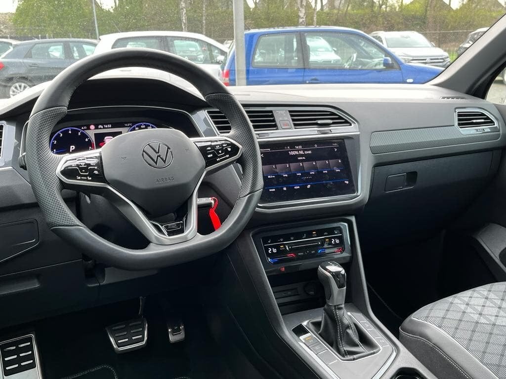 Volkswagen Tiguan 1.5 150pk DSG R-Line Business+ Black Style, Dealer onderhouden, Stof, 150 pk, Zwart
