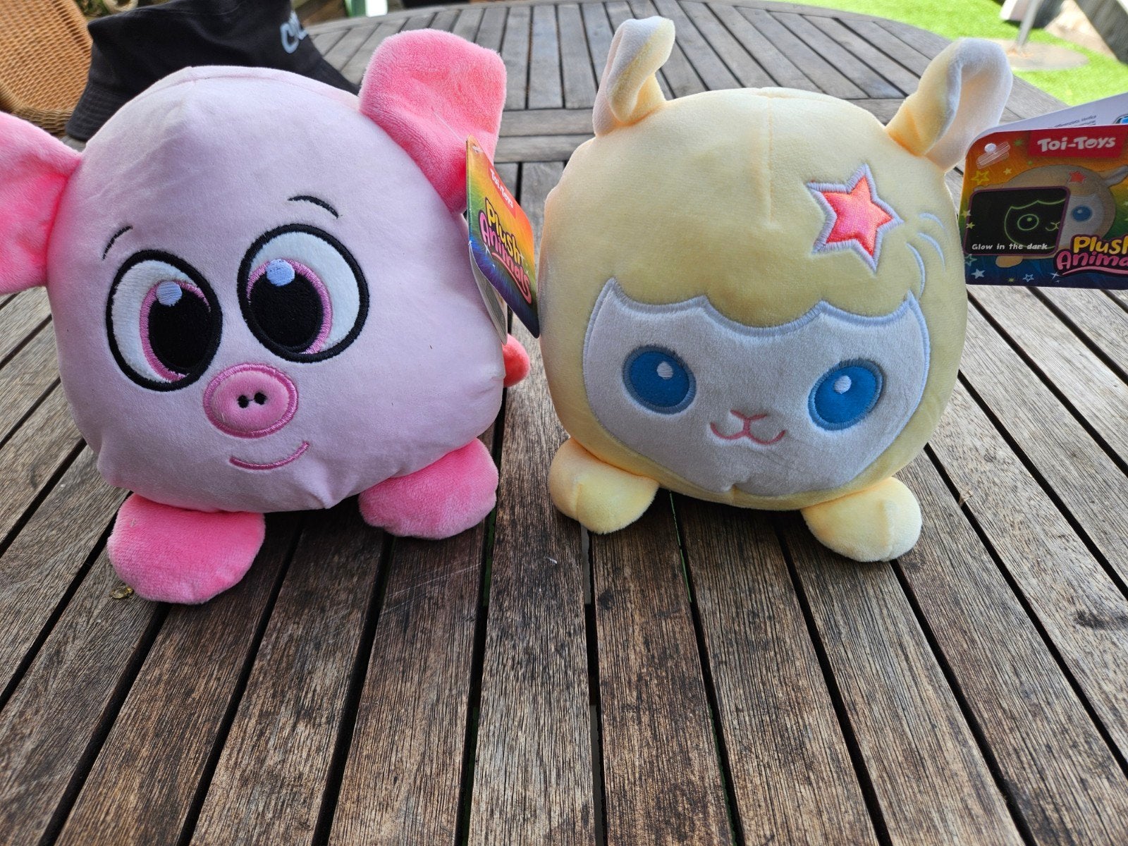 2 Nieuwe knuffels: varken en schaap (glow in the dark), Met licht, Overige merken, Overige karakters, Overige typen