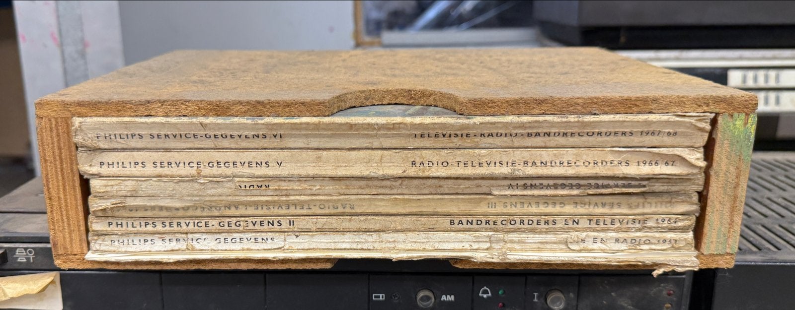 Vintage Philips serviceboeken: TV, radio, bandrecorder (1963, Boeken, Ophalen, Gelezen, Overige onderwerpen